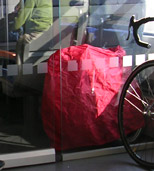 Faltrad in der Bahn - gefaltet und 'verhüllt' kein Problem! (Bild 2)